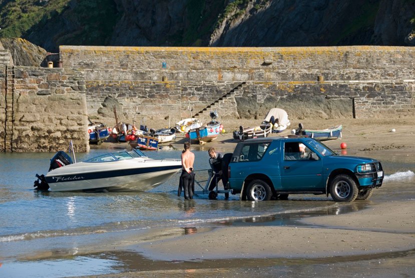 The Road Safety Solution Ltd the driving experts minibus MPV trailer validation 4x4 instructor training - 4x4 launching a speedboat from a trailer on the beach